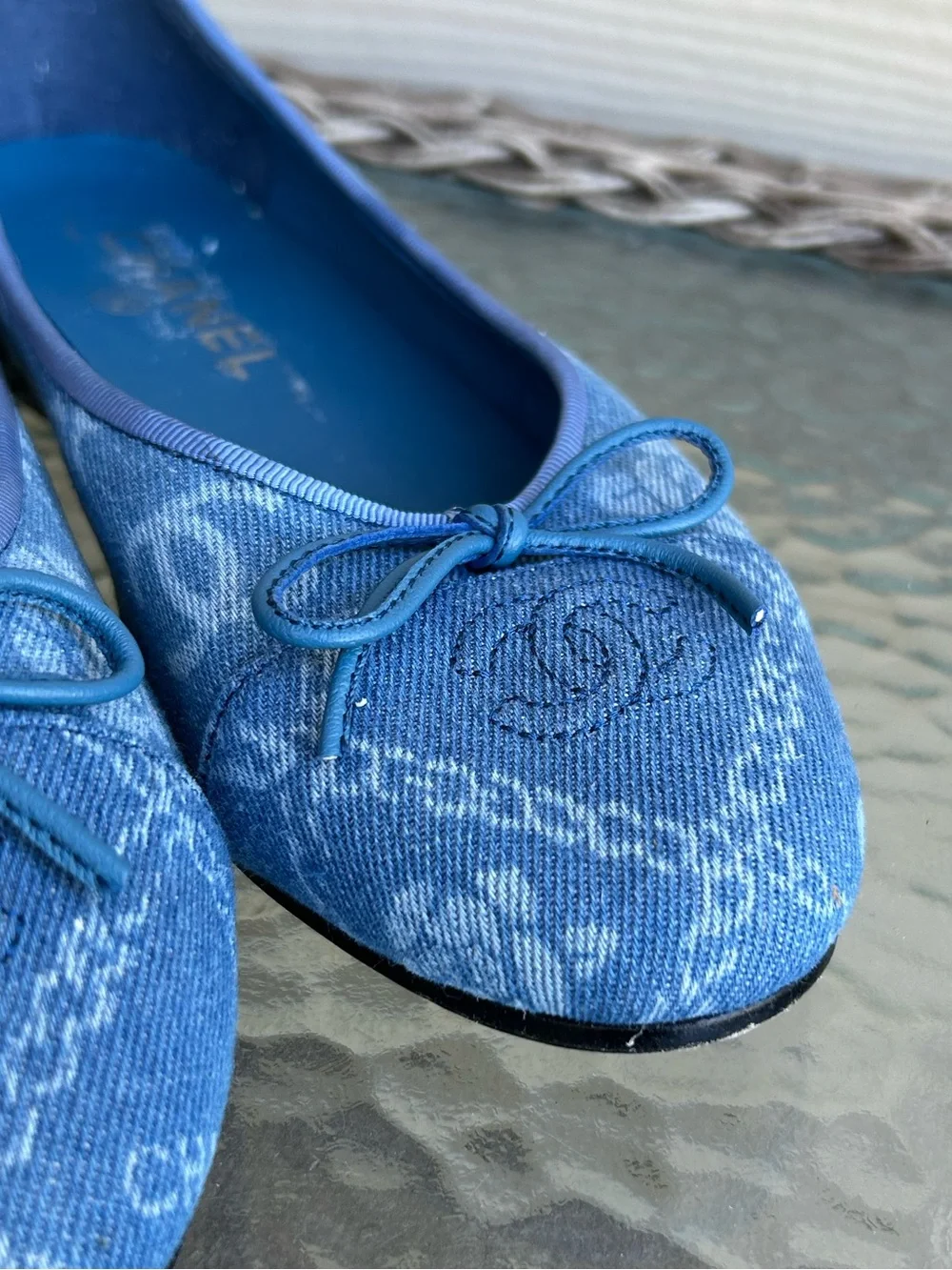 CHANEL  Blue Denim Camellia CC Logo Ballet Flats sz 37 US 6.5